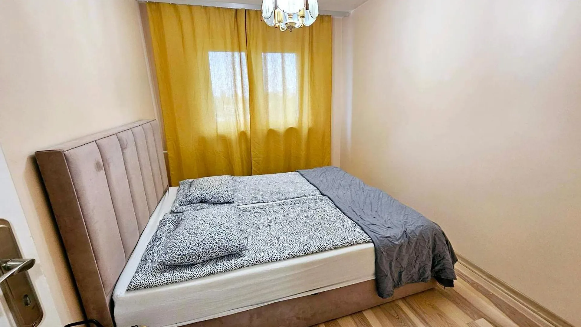 First Green Zoliborz Apartment 9 ワルシャワ