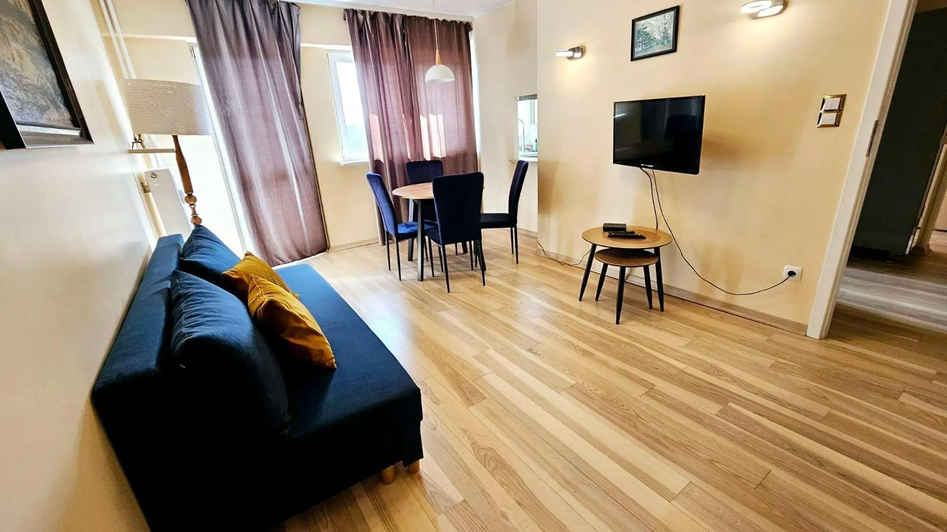 First Green Zoliborz Apartment 9 ワルシャワ ポーランド